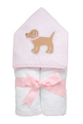 Toalla infantil con diseño de cachorro, color rosa.
