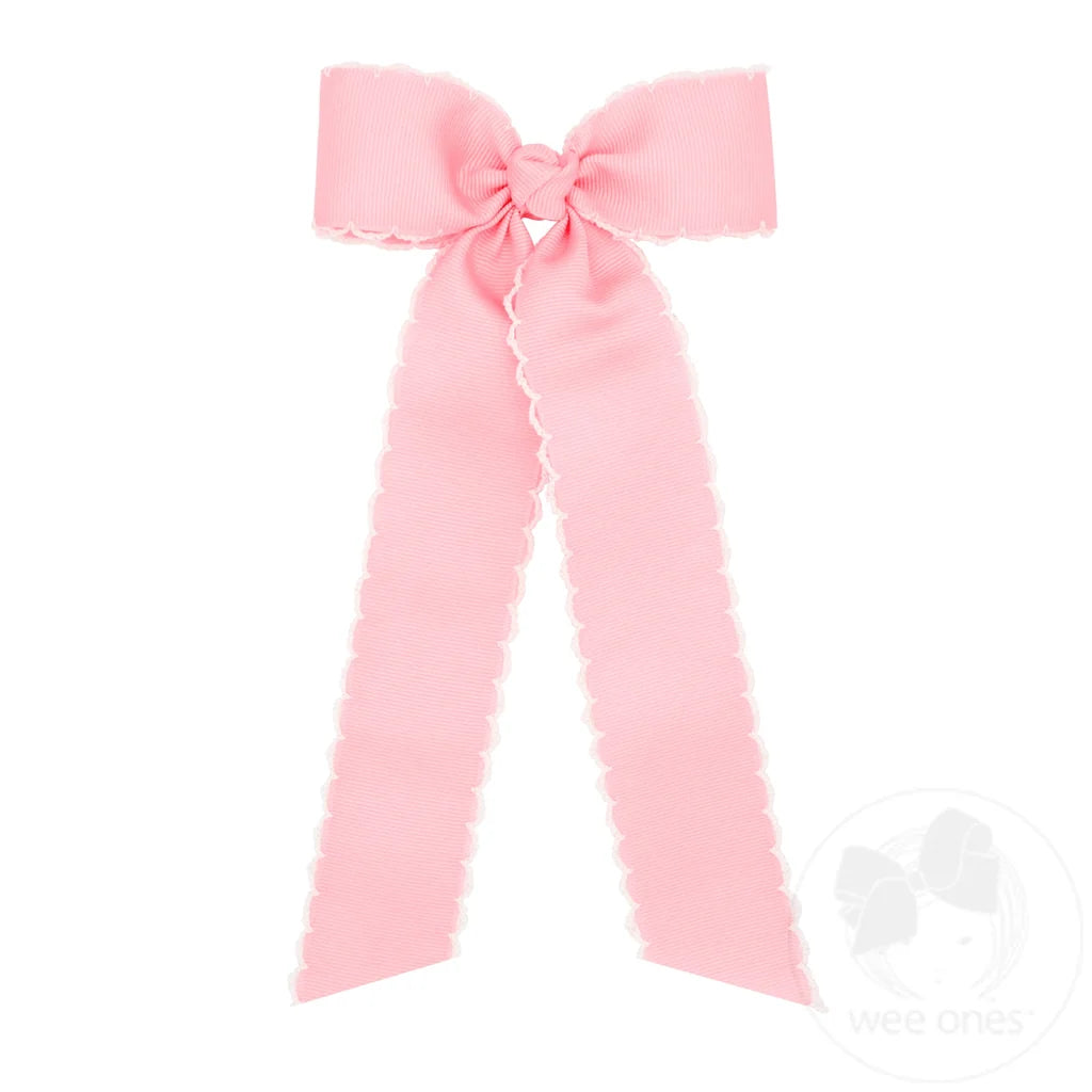 Pajarita mediana de grosgrain con punto lunar, nudo envolvente y cintas decorativas rosa