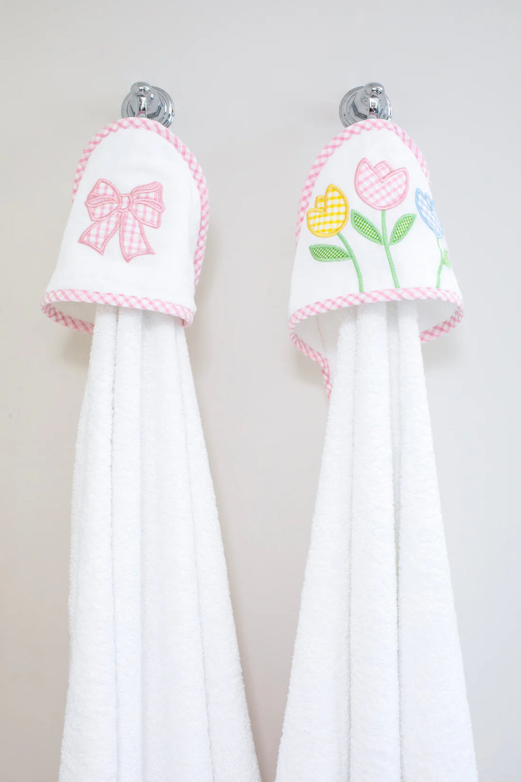 Juego de toalla con capucha y toallita para bebé con lazo, color rosa.