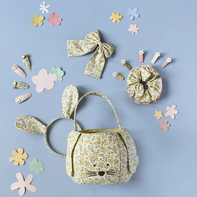 Bolso tipo bucket conejito pétalos