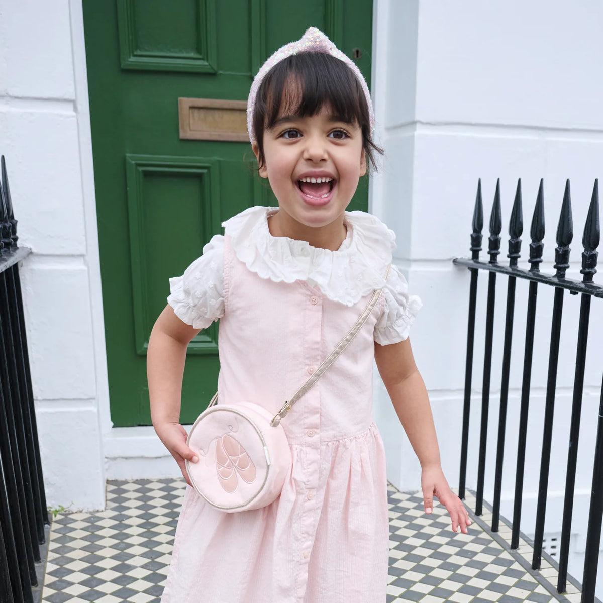 Bolso redondo con zapatillas de ballet