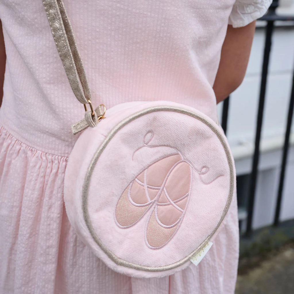Bolso redondo con zapatillas de ballet